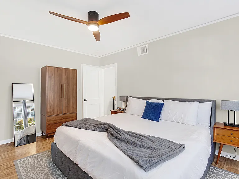 6 W 51st St #1 — Photo 3