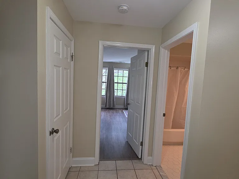 2708 Ridgefield Ct #2 — Photo 4