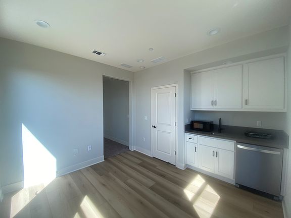 5th image of 3168 Needham Ave #3168