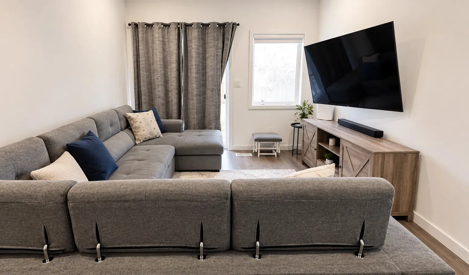 3 bed, 1500 sqft, $2,500 — Photo 3