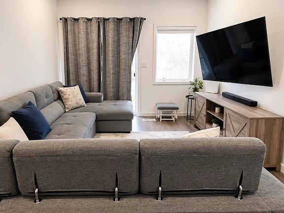 3rd image of 370 Alberta St #370