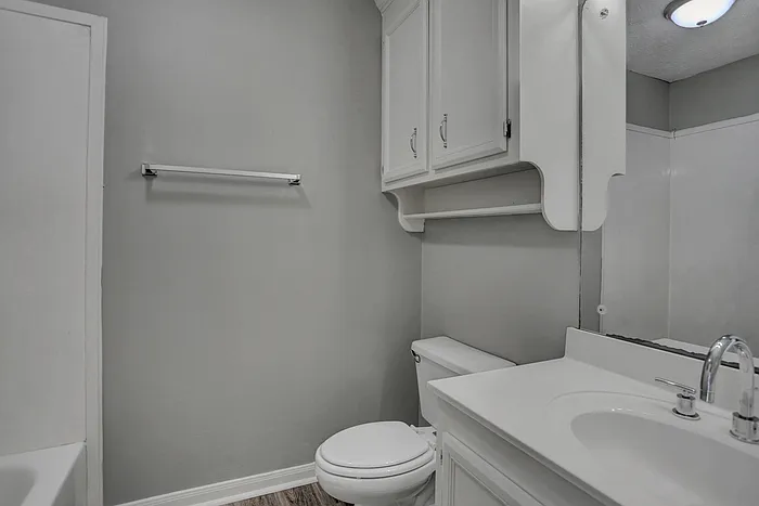 211 Oak Brook Dr — Photo 6