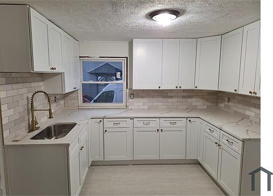 3rd image of 905 W 9th St