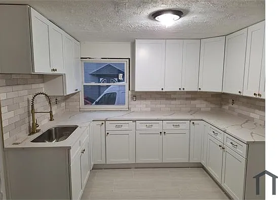 905 W 9th St — Photo 3