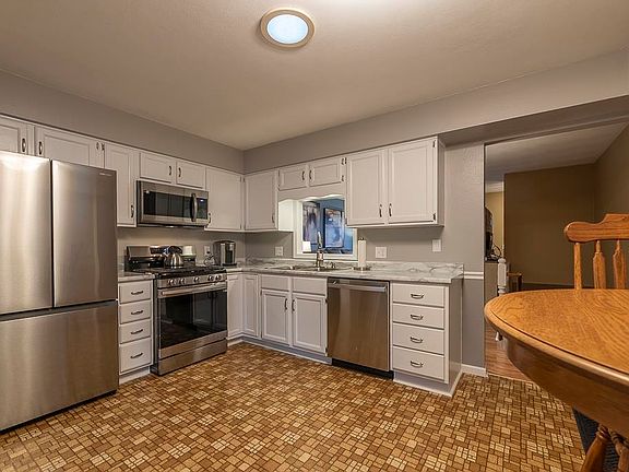5th image of 1044 N Wuthering Hills Dr