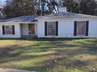 652 Arizona Ave, Wake Village, TX 75501