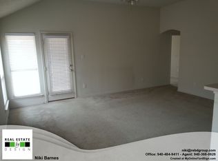 9216 Marilyn Dr, White Settlement, TX 76108