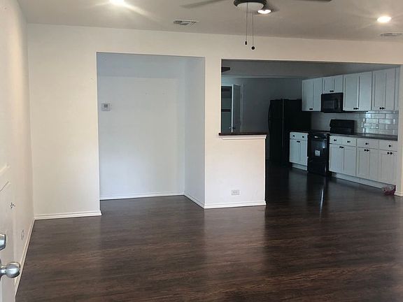 2nd image of 206 Notre Dame Dr Unit 1
