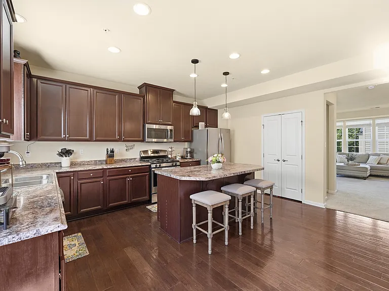 601 Pointe View Dr — Photo 21