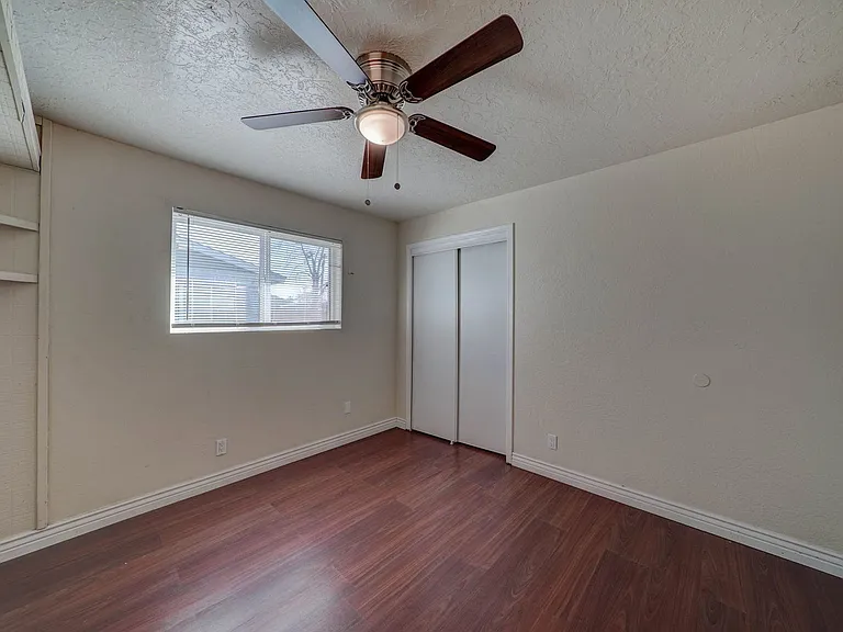 2133 W Morten Ave — Photo 14