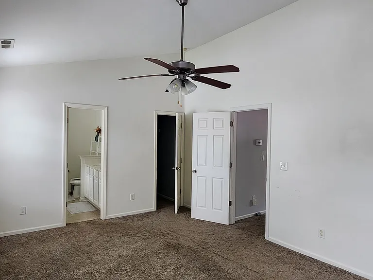 7425 Wallace Ln — Photo 16