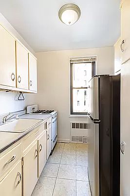 3rd image of 100 W 12th St APT 6A