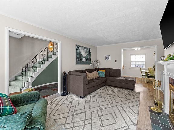 4th image of 10 Meadowlawn Dr Unit 4