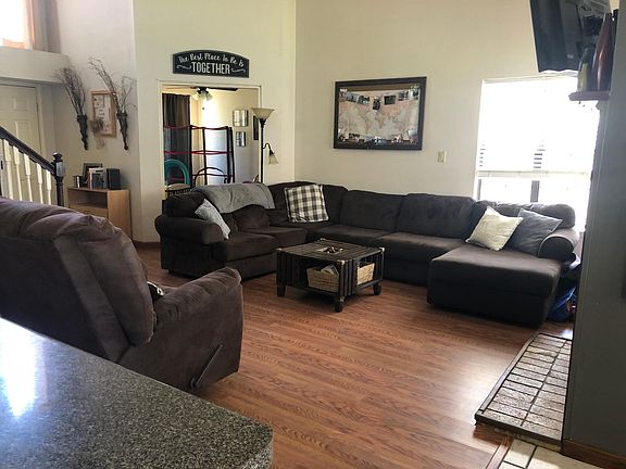 3rd image of 409 Northampton Cir