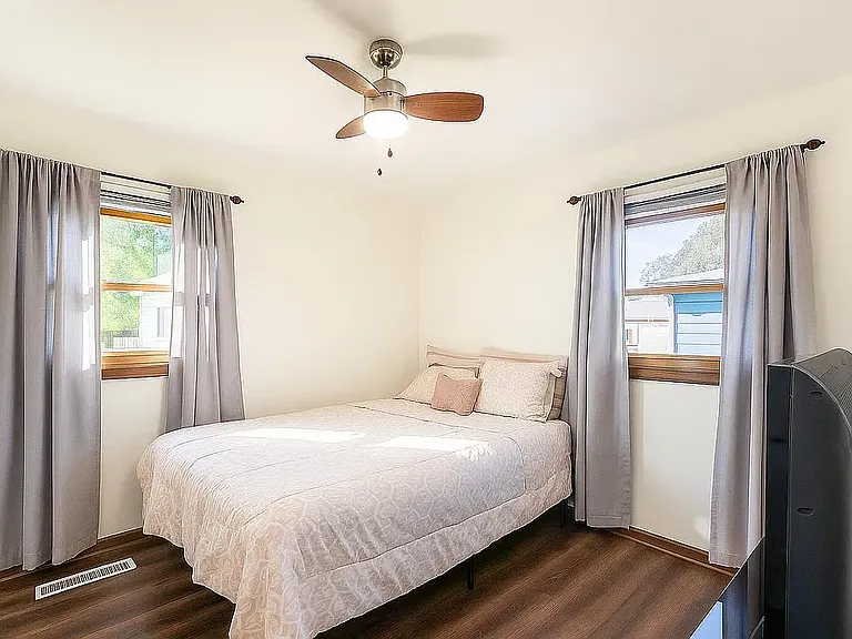 3844 Robinhood Ln — Photo 14