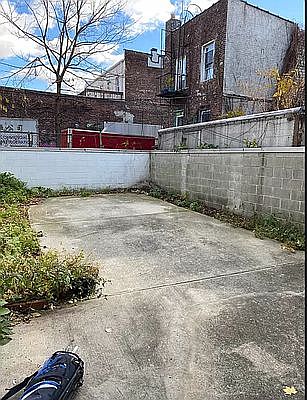 5th image of 433 Columbia St Floor 1