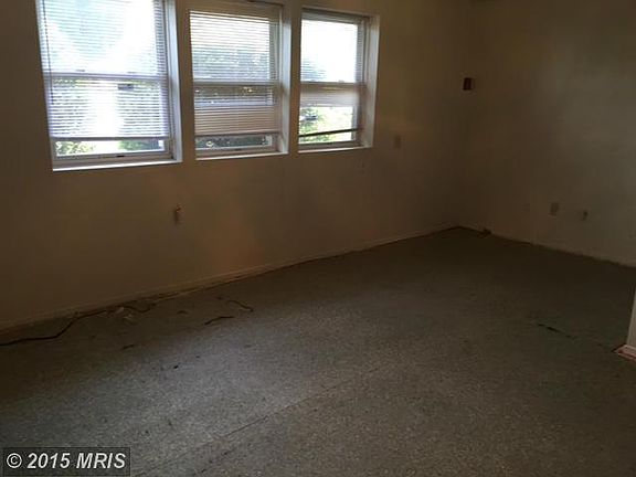 2nd image of 619 Castlewood Dr