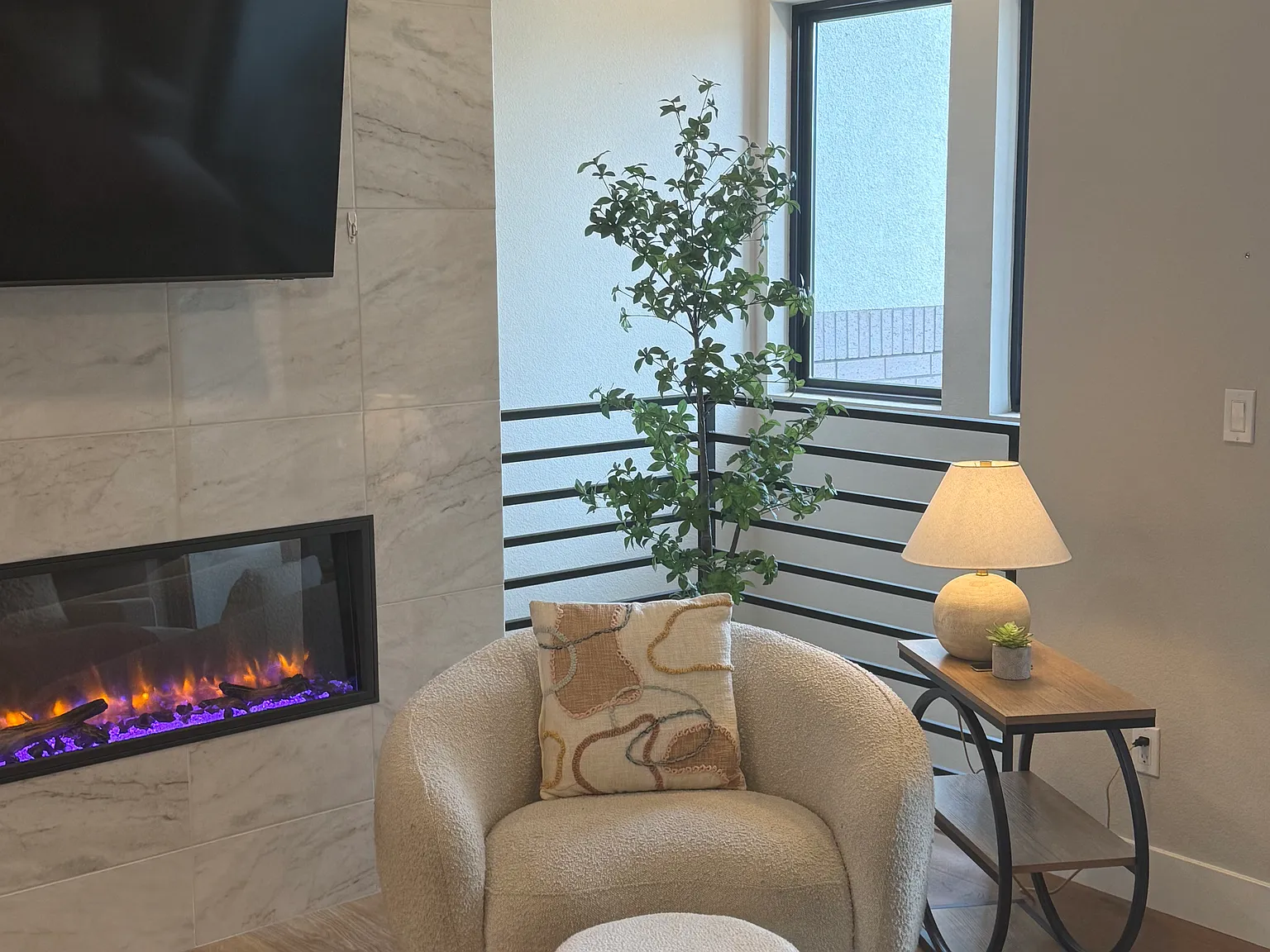 2 bed, 2.5 bath, 2000 sqft, $5,600 — Photo 2