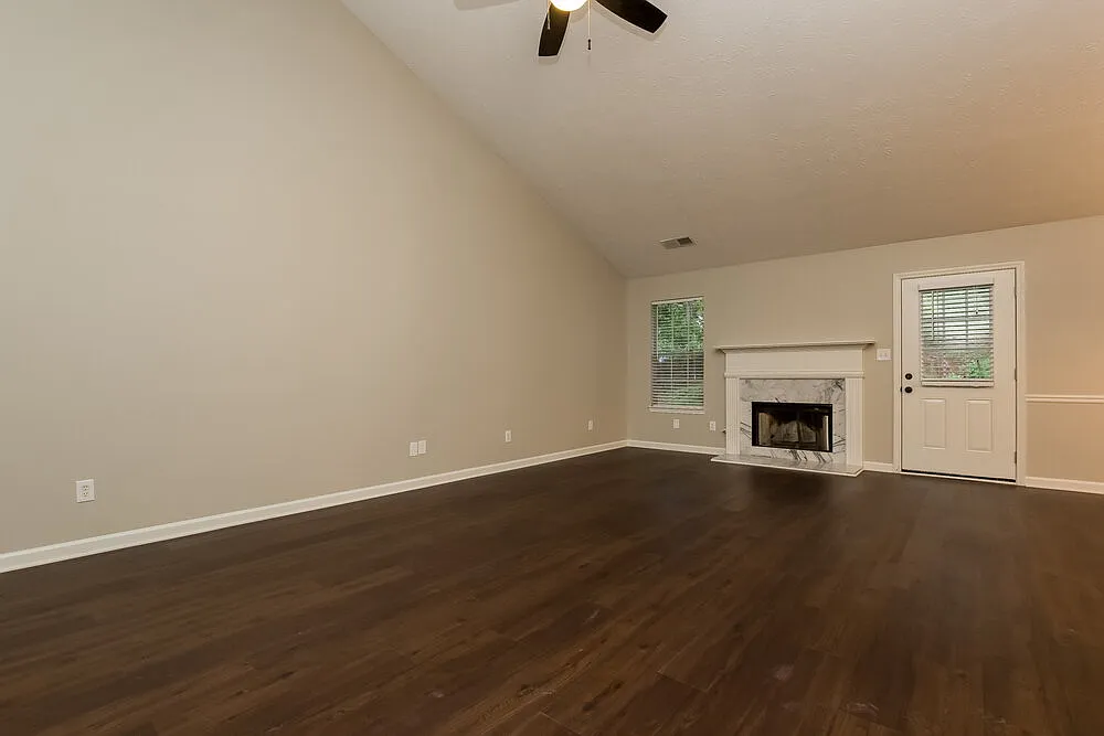 3 bed, 2.0 bath, 1902 sqft, $2,295 — Photo 4