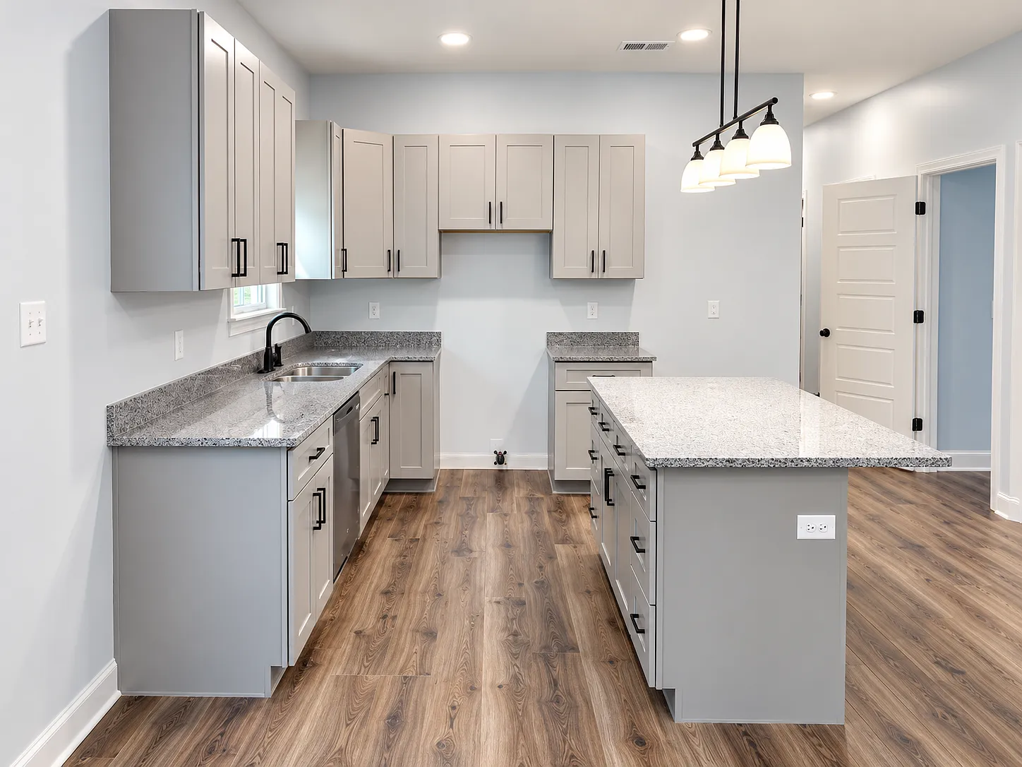 3 bed, 1204 sqft, $1,595 — Photo 4