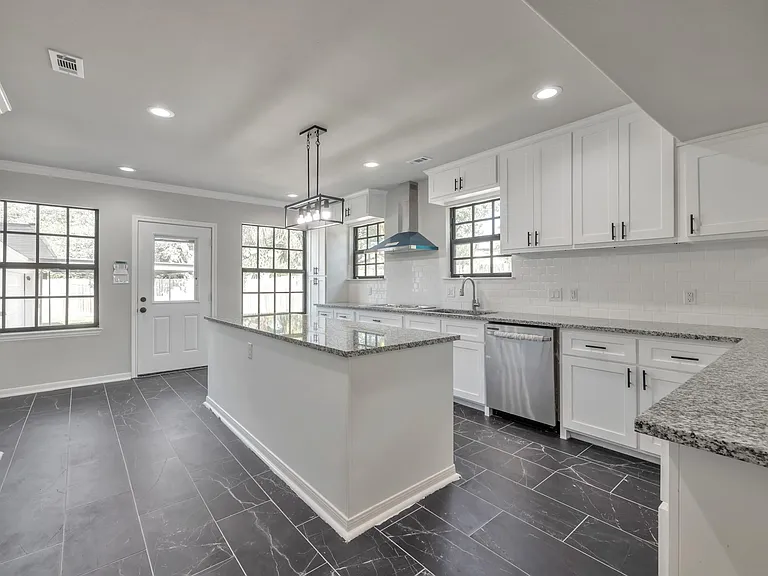 7312 Main St — Photo 2