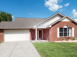 1008 Willow Creek Cir, Maryville, TN 37804