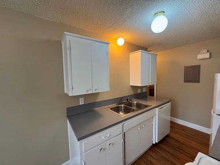 3015 E Central Apts — Photo 6