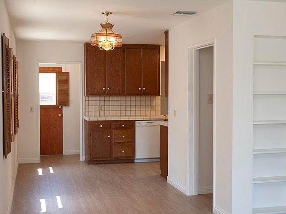 4th image of 2233 N Dymond St