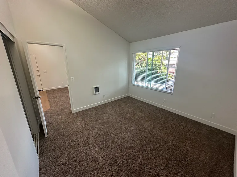 270 W Alamar Ave #15 — Photo 12