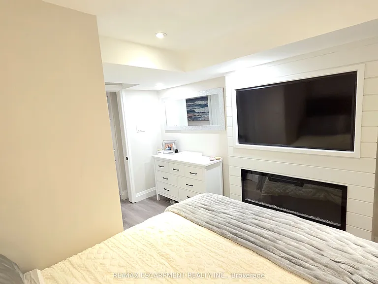 77 Paradise Rd S — Photo 11