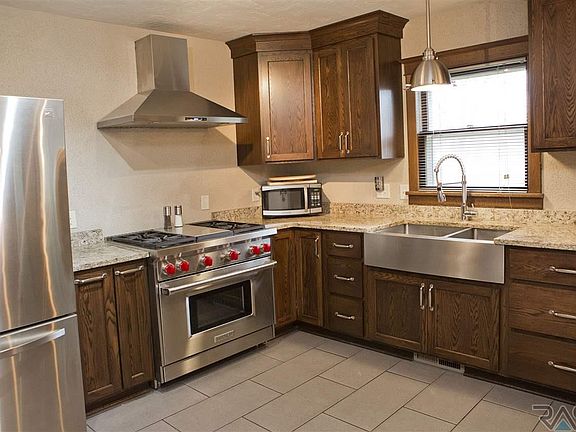 3rd image of 221 W 2nd Ave