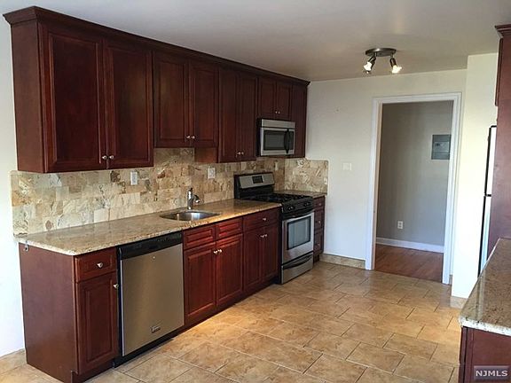 2nd image of 363 Washington Ave APT 2