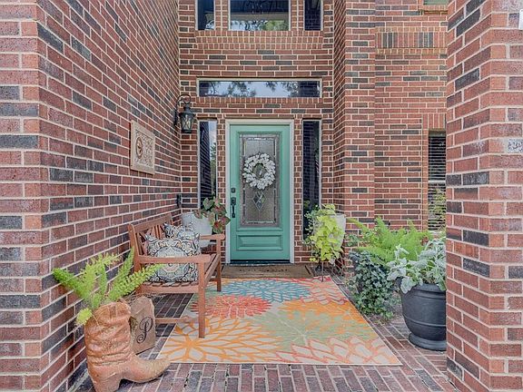 The large and inviting front porch gives you tons of decorating possibilities which allows you to make your holiday decorating spectacular.