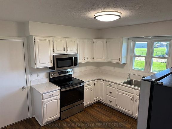 5th image of 631 Swan Ln