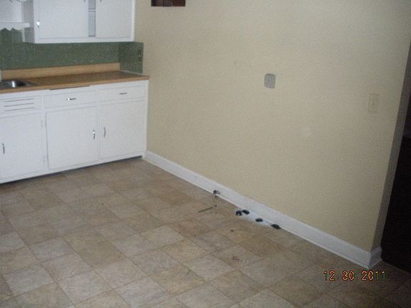 4th image of 627 S Harlan Ave
