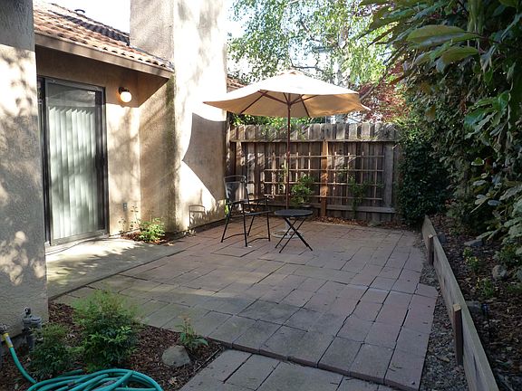 2nd image of 98 Ishi Cir