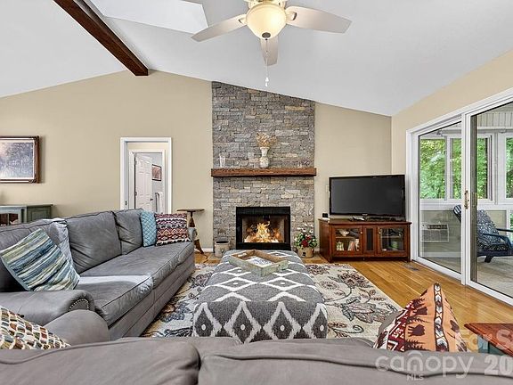 3rd image of 1820 Riverview Ct