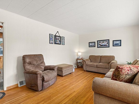 4th image of 902 Laura Ave