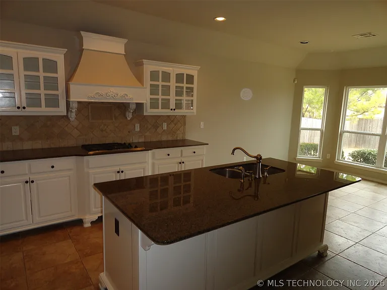 11017 S Lawrence St — Photo 4