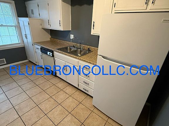 4th image of 1507 NE White Dr APT A