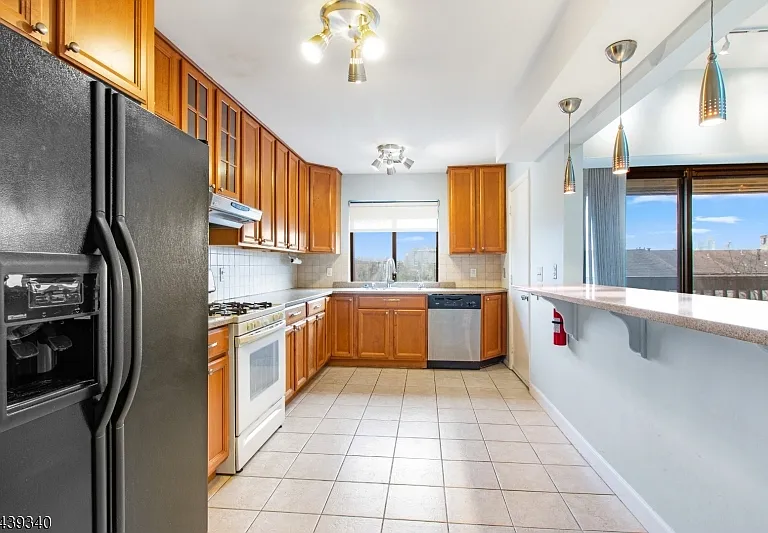 33 Green Valley Ct — Photo 1