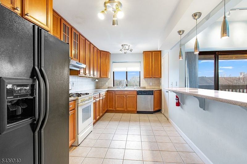 1st image of 33 Green Valley Ct