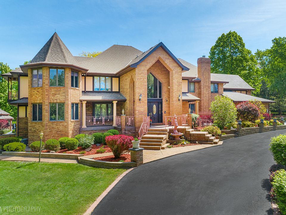1st image of 3204 Stonegate Dr