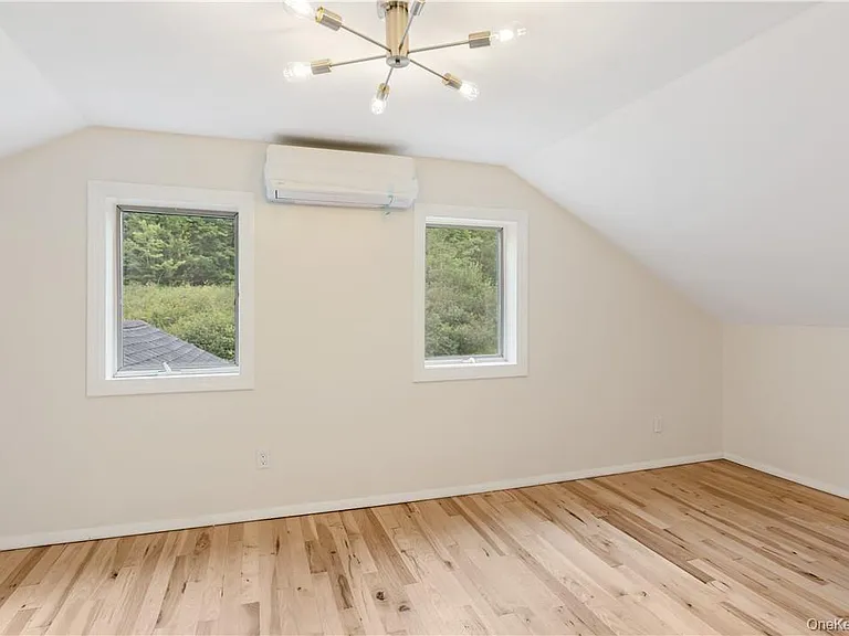 1667 Shandelee Rd — Photo 30