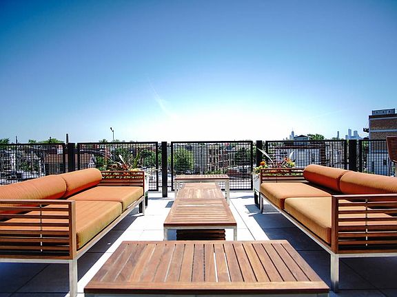 4th image of 1961 N Milwaukee Ave APT 211