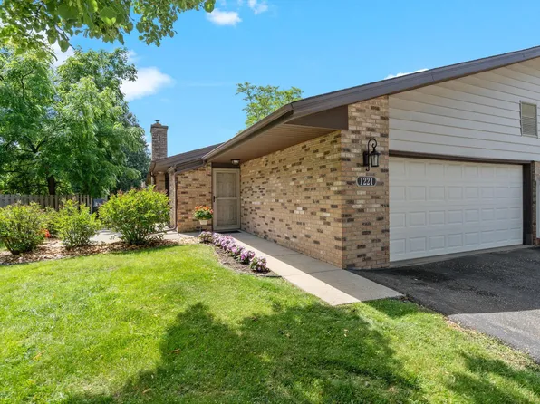 1221 Archer Ln N, Plymouth, MN 55447