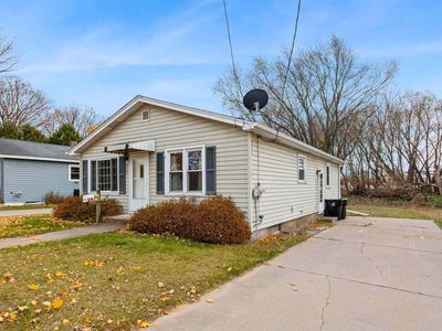 909 6th Ave, Menominee, MI, 49858