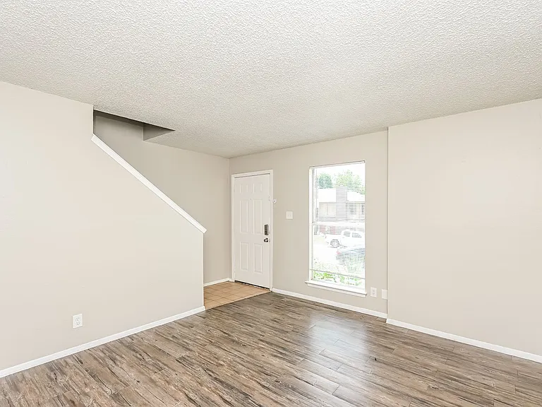 3801-3807 Coates Cir — Photo 5