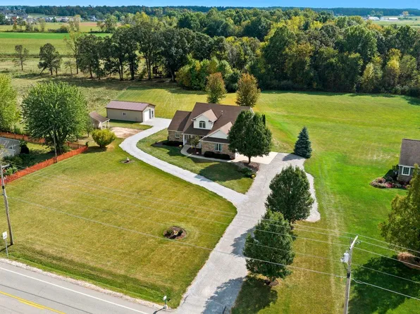 11834 Grabill Rd, Leo, IN 46765