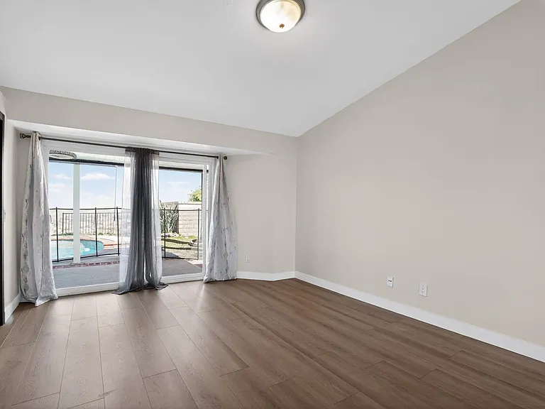 28131 Florence Ln — Photo 13